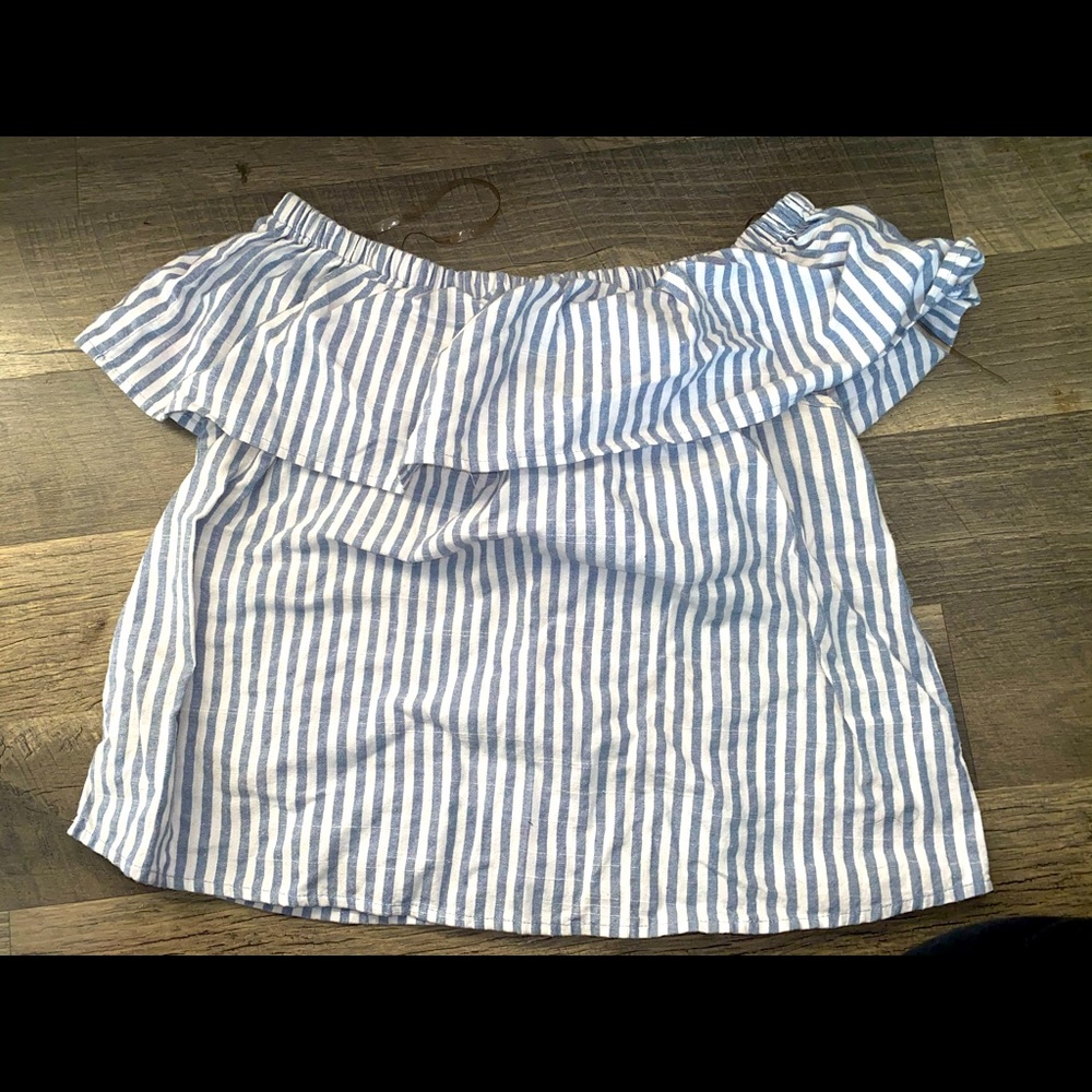 Off shoulder crop shirt